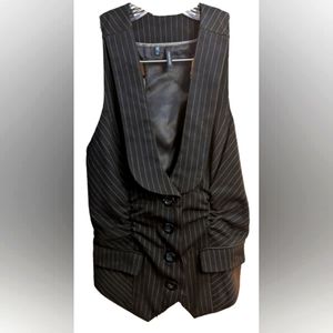 EUC Maurice's blk/white pinstripe bottom front faux flap pockets racer back